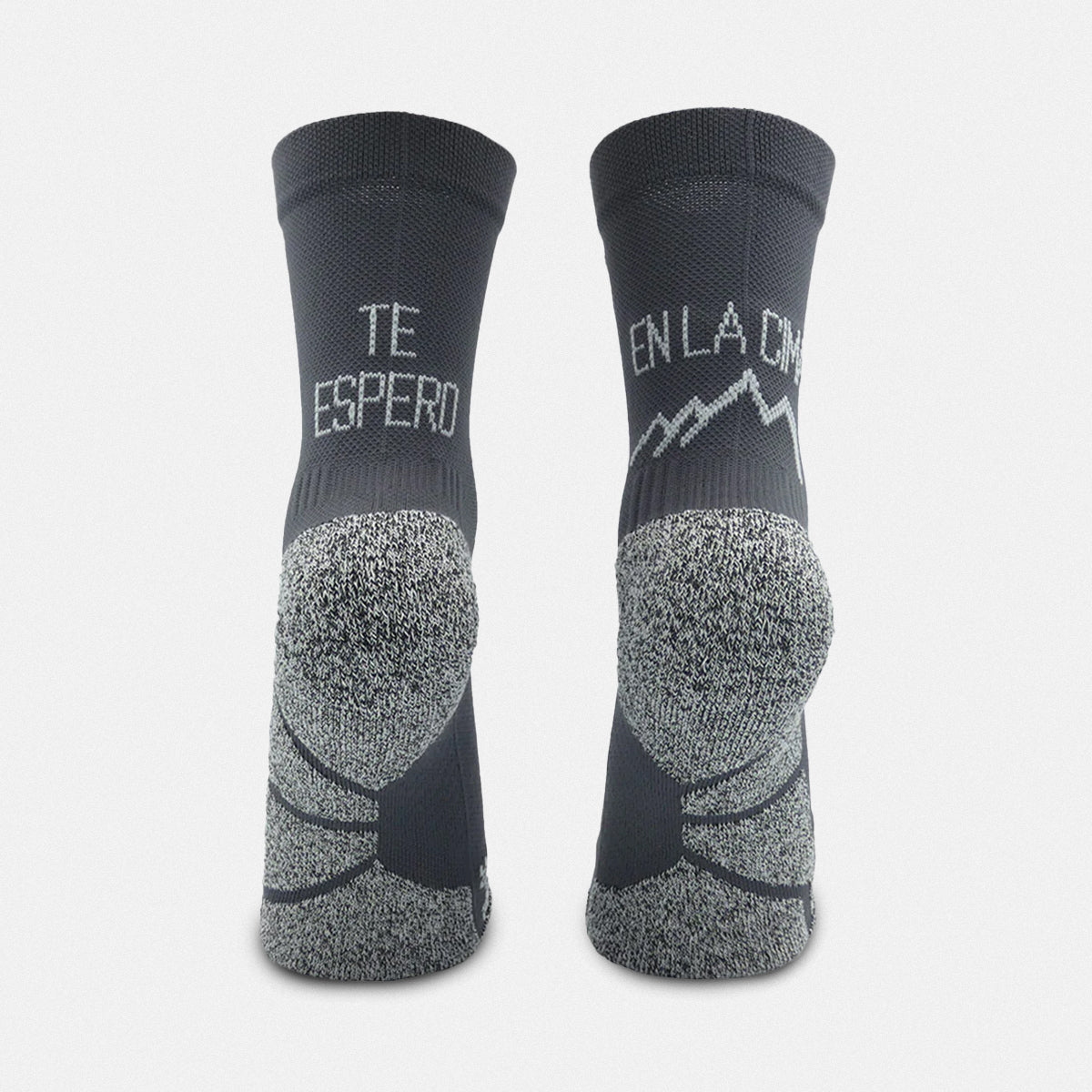calcetines-trailrunning-teesperamosenlacima-negro-2_869a9749-723e-4b43-8cc2-8ffdbb275222.jpg
